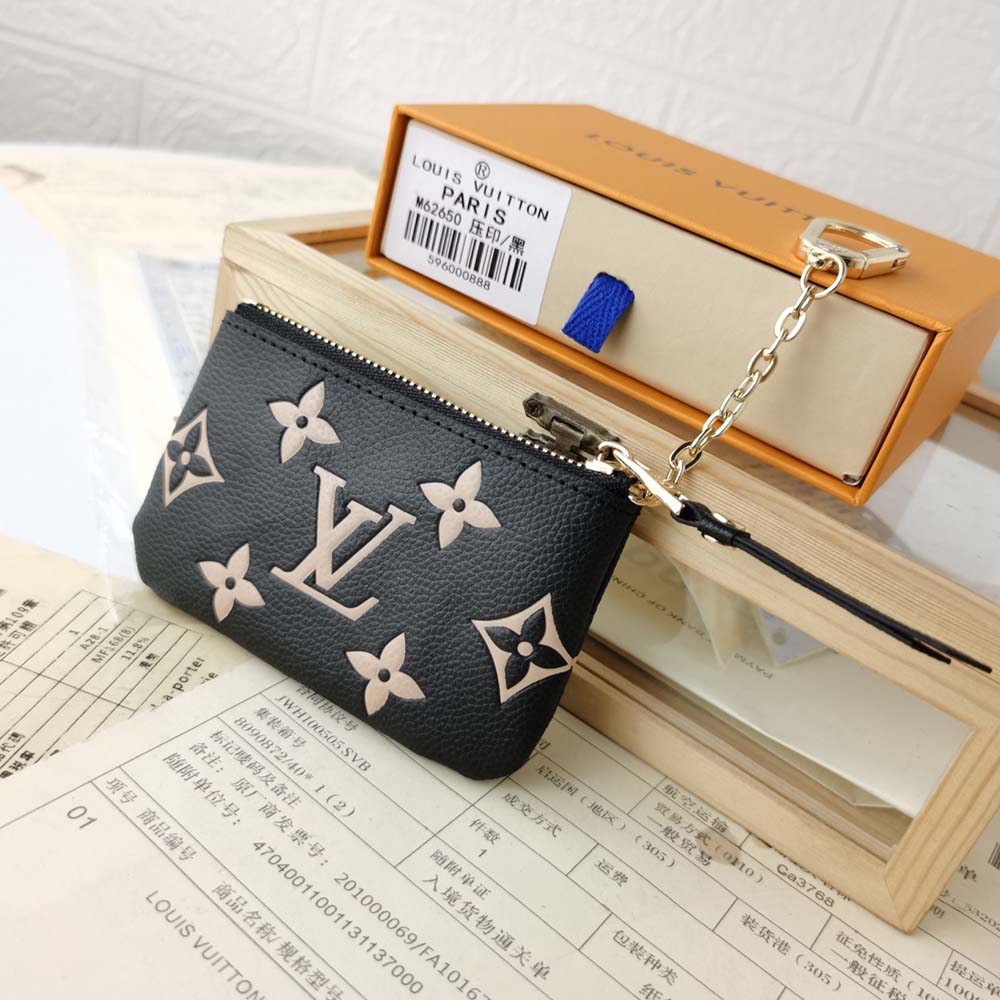 Louis Vuitton AA-Key Pouch M80885