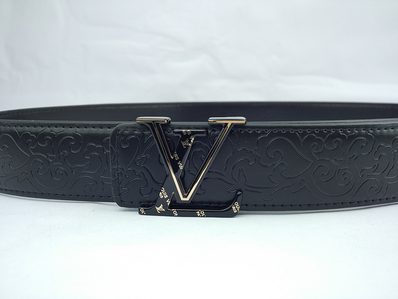 Louis Vuitton Belt L154-75 38 mm Gold