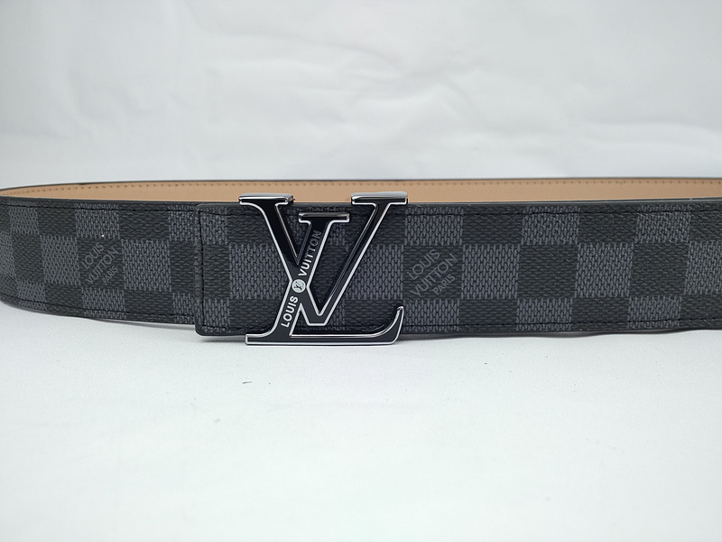 Louis Vuitton Belt L135-70 38 mm Silber