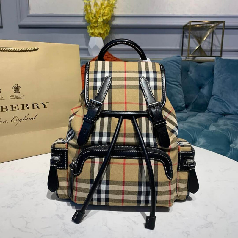 Burberry der kleine Crossbody Rucksack im Vintage Scheck 40731111