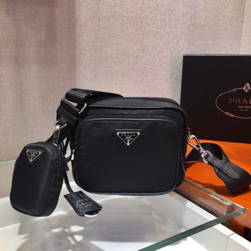 Prada Nylon und Saffiano Lederkameratasche 1BH017