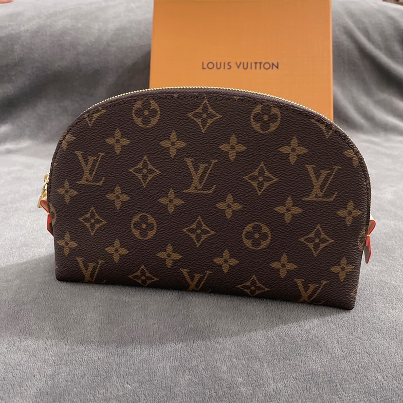 Louis Vuitton Cosmetic Beutel K02