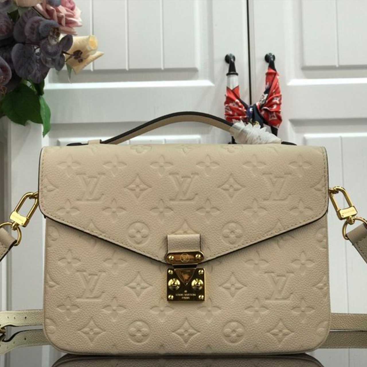 Louis Vuitton Pochette Metis M44881 M44071 Beige/ Marine